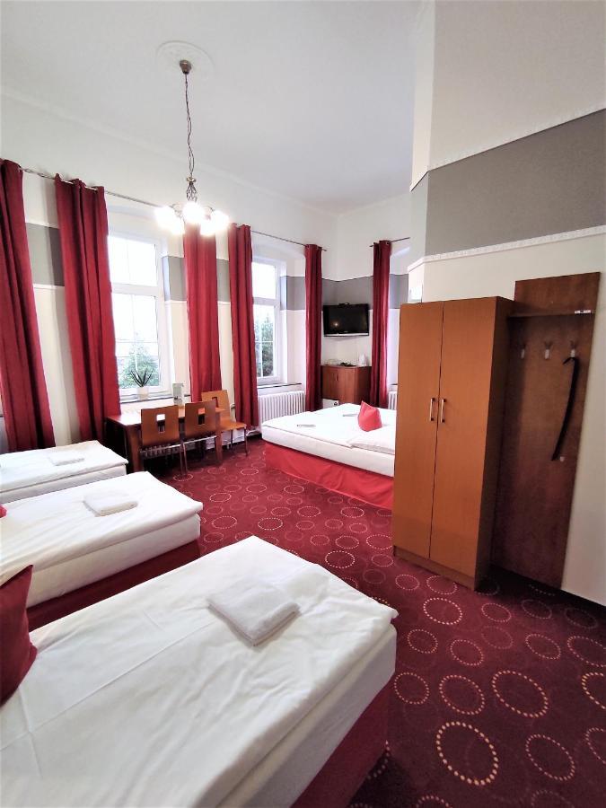 Sherwood Hotel Vojkovice Nad Ohri Екстериор снимка